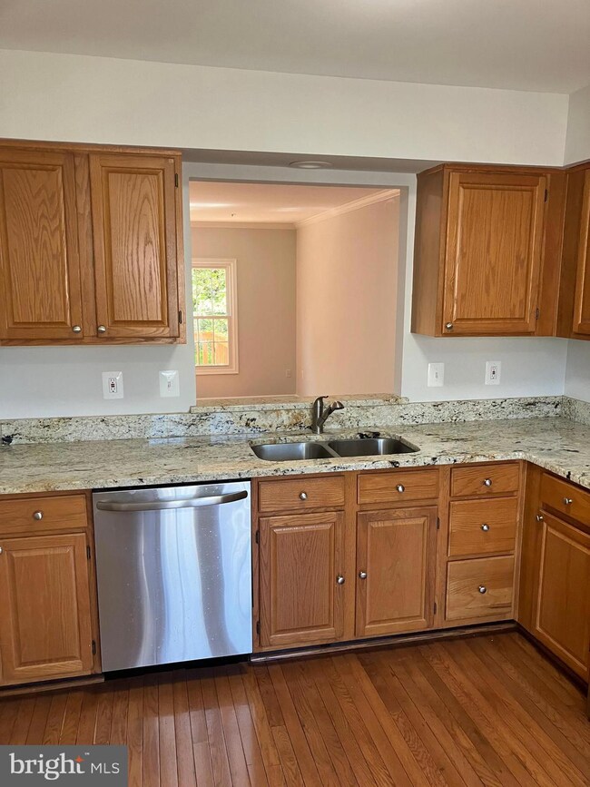 7856 Blue Gray Cir, Manassas, VA 20109 - photo 4