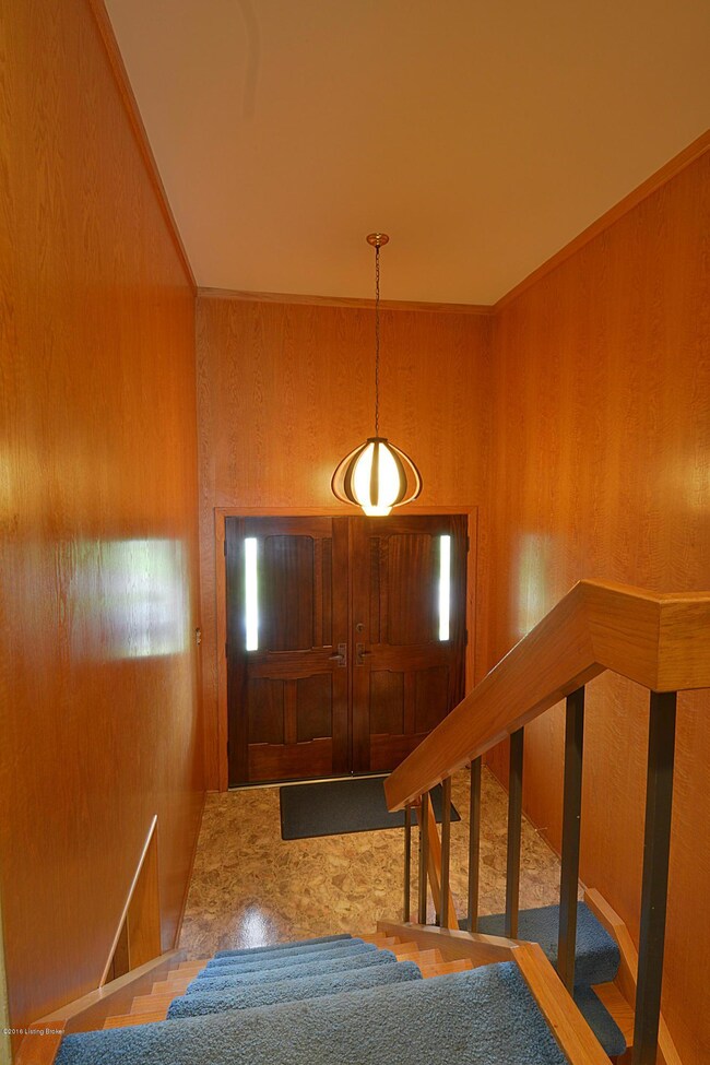 715FairhillDr005