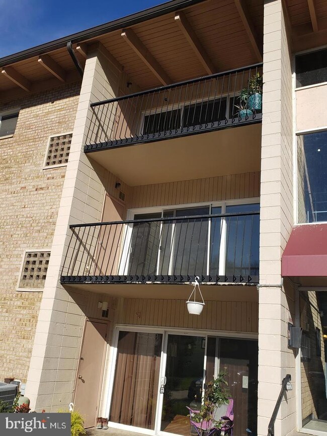 5502 Karen Elaine Dr unit 925, New Carrollton, MD 20784 - photo 2