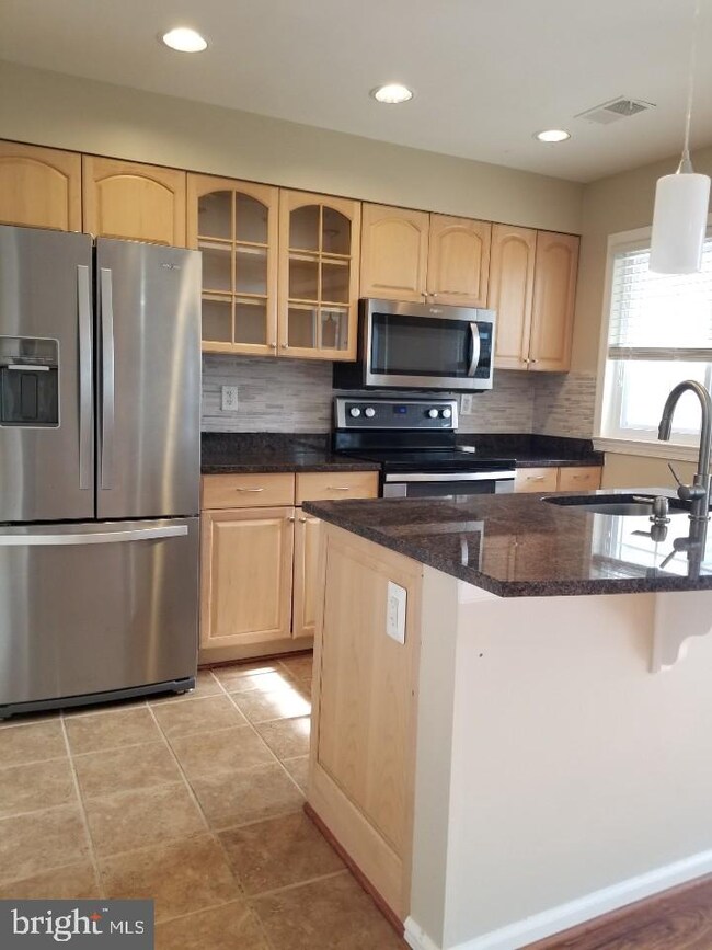 12891 Grays Pointe Rd unit A, Fairfax, VA 22033 - photo 2