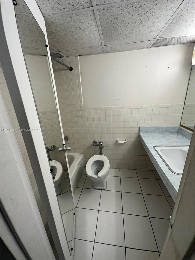 26 Diplomat Pkwy unit 2380, Hallandale Beach, FL 33009 - photo 3