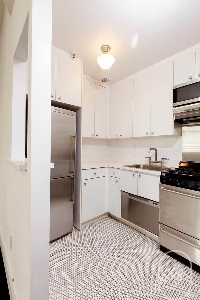 127 4th Ave unit 5D, New York, NY 10003 - photo 4