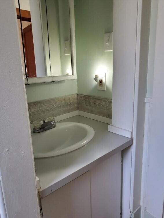 114 Hart St, Marshall, MI 49068 - photo 6