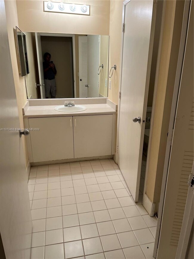 6968 SW 39th St unit F101, Davie, FL 33314 - photo 3