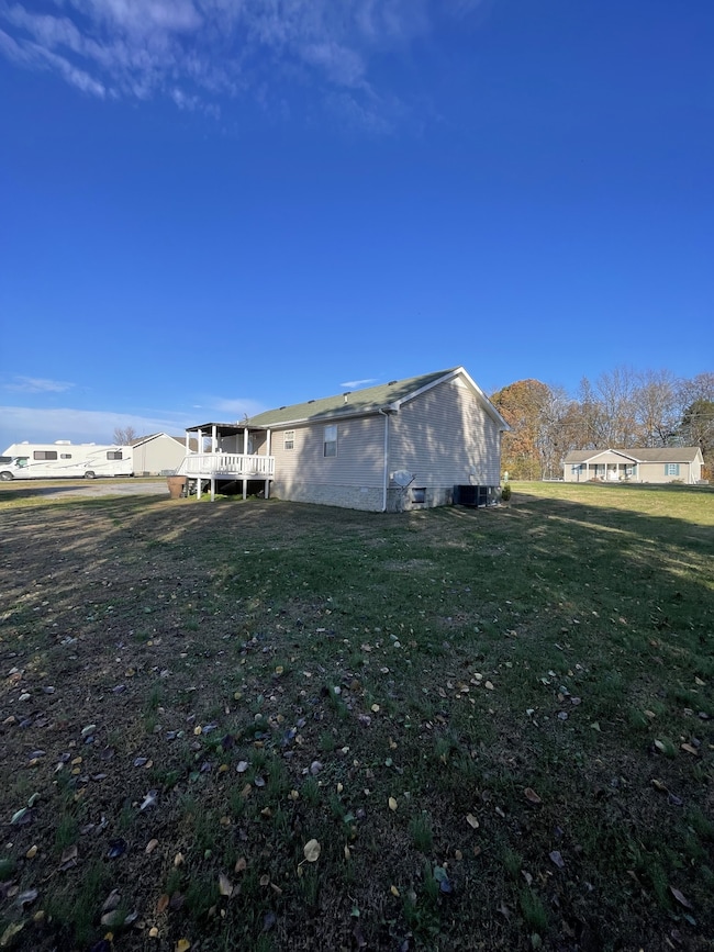 135 Leigh Anna Cir, Lafayette, TN 37083 - photo 3