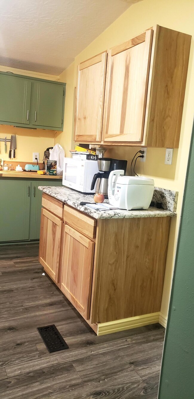 393 N Old Stage Rd, Cave Junction, OR 97523 - photo 5