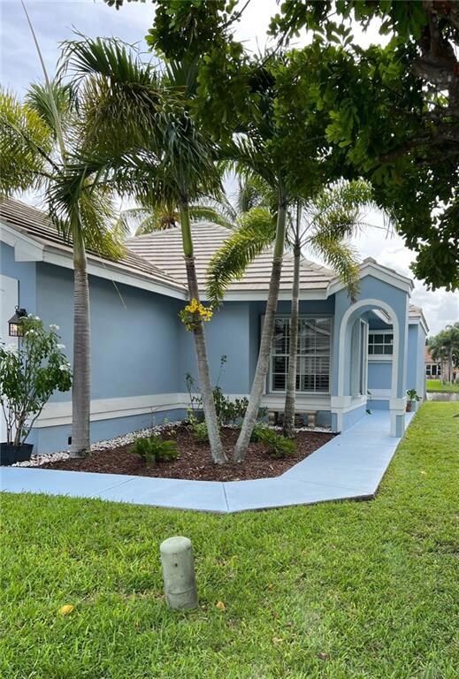 9309 Arborwood Cir, Davie, FL 33328 - photo 2