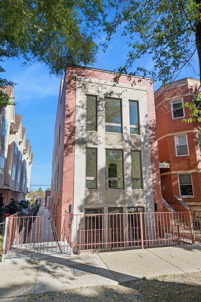 unlisted-address, Chicago, IL 60614 - photo 2