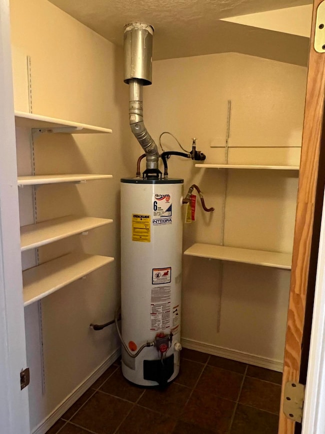 8902 Aztec Rd NE, Albuquerque, NM 87111 - photo 4