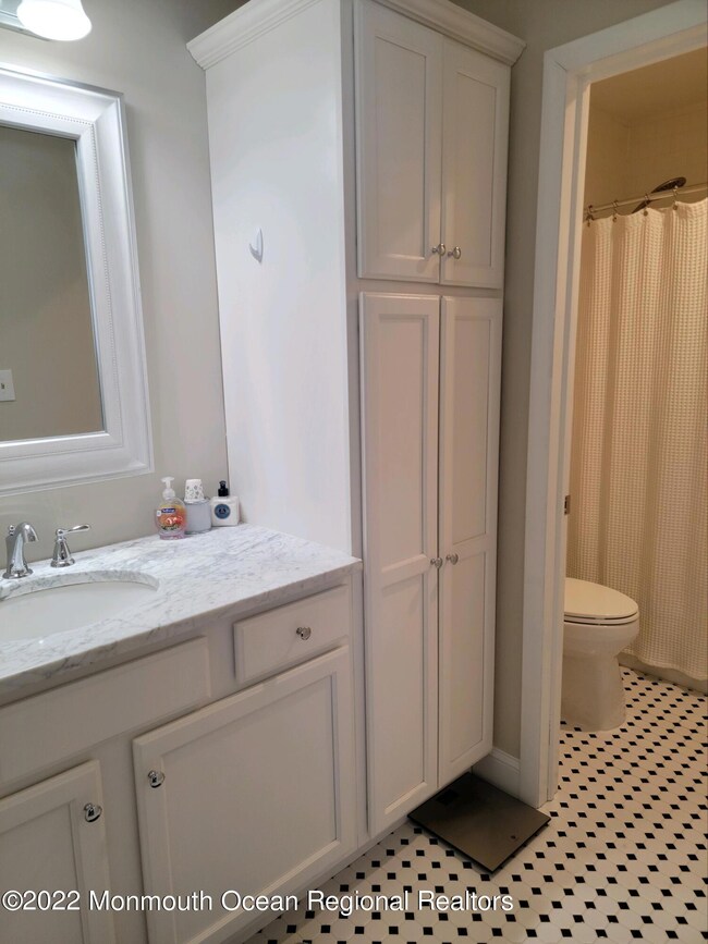 10b Berkshire Ct, Red Bank, NJ 07701 - photo 6