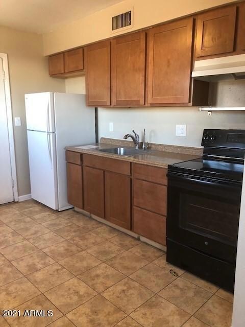 515 E Hondo kitchen 2