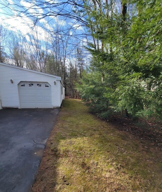 11 Diamondback Dr, Rochester, NH 03868 - photo 2