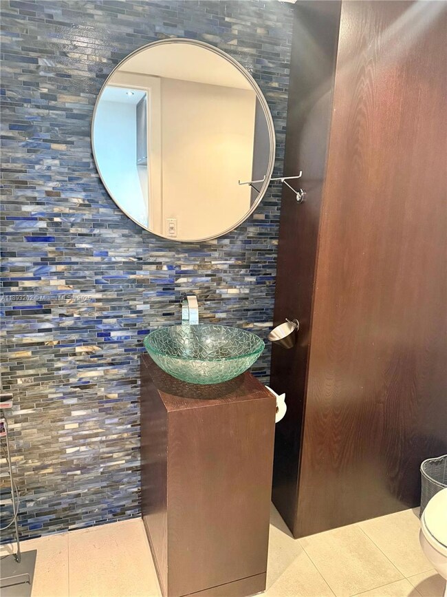 Brickell Key Two Condo unit 522, Miami, FL 33131 - photo 3