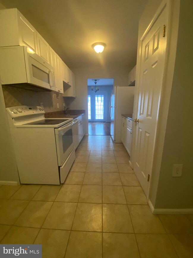 10286 Quiet Pond Terrace, Burke, VA 22015 - photo 3