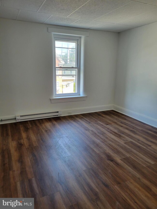 1801 S Main St unit 3 2ND FLOOR, Bechtelsville, PA 19505 - photo 5