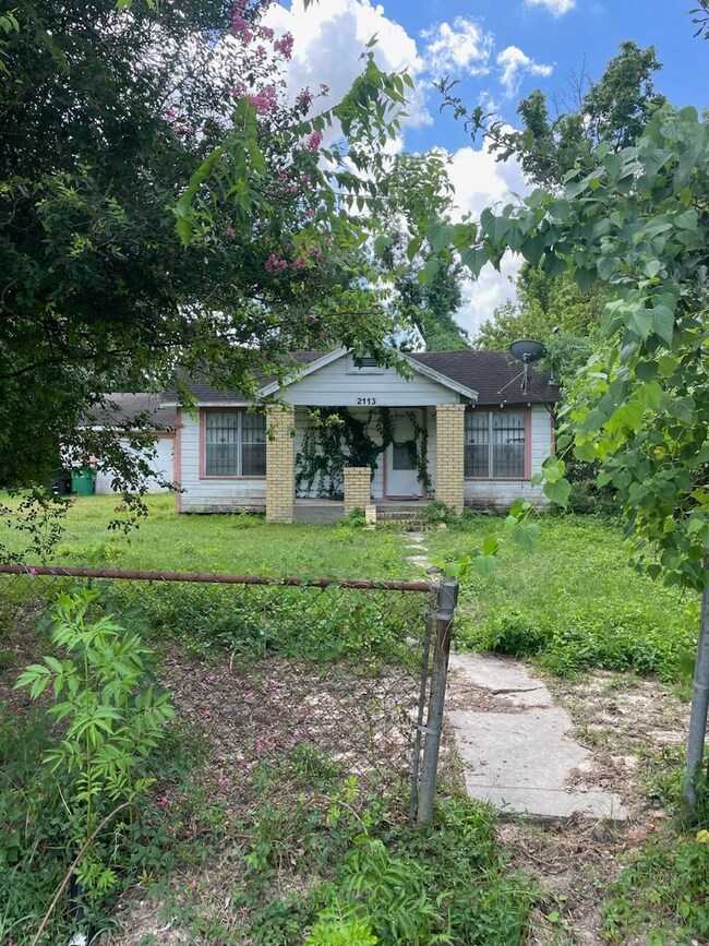 2113 Dewalt St, Houston, TX 77088 - photo 3