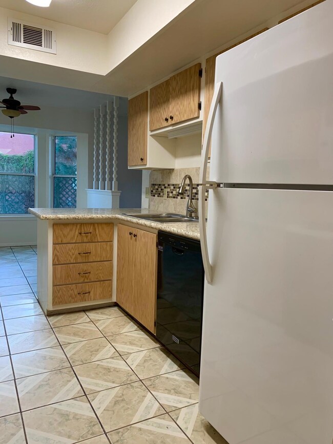 15315 Mineral Ct, Horizon City, TX 79928 - photo 4