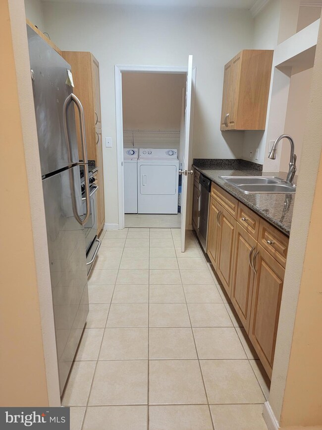 12905 Centre Park Cir unit 103, Herndon, VA 20171 - photo 5