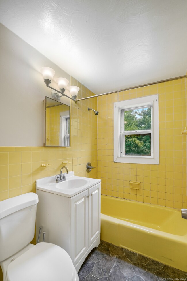 183 Barker St unit B4, Hartford, CT 06114 - photo 4