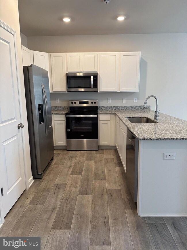 427 W Tevis St, Winchester, VA 22601 - photo 4