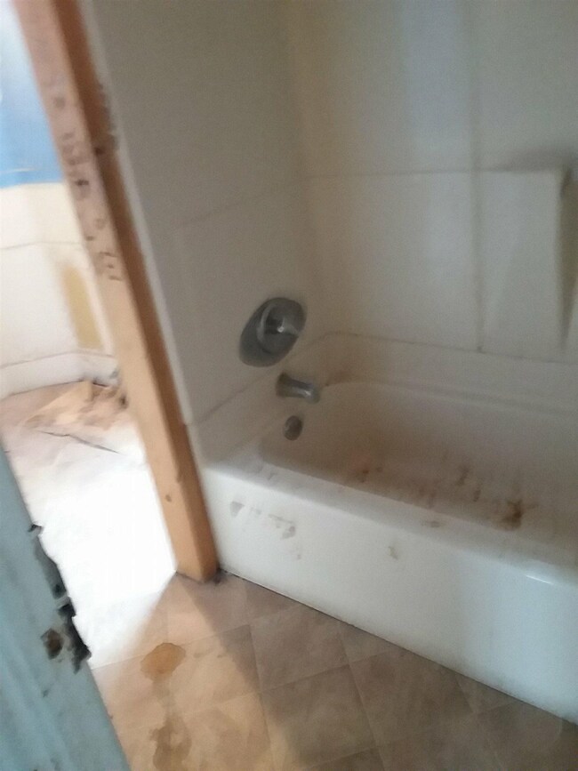 829 W Franklin St, Elkhart, IN 46516 - photo 6