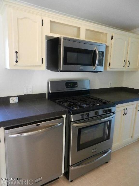 9806 N 650 E, New Carlisle, IN 46552 - photo 3