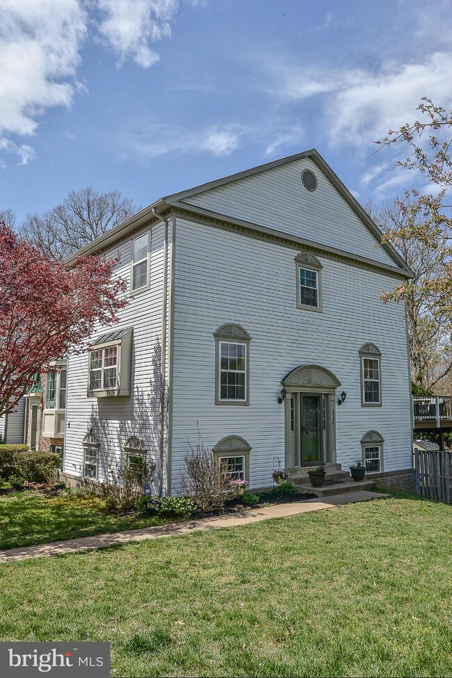 5734 Mason Bluff Dr, Burke, VA 22015 - photo 2