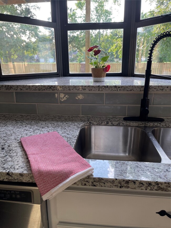 232 E Castle Harbour Dr, Friendswood, TX 77546 - photo 7