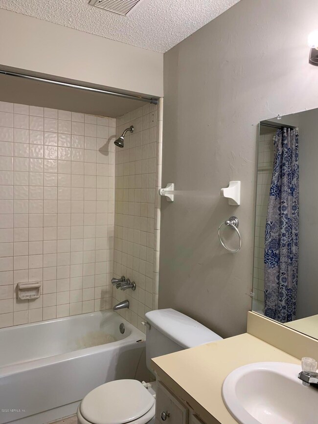 5524 Community Oaks bathroom 1