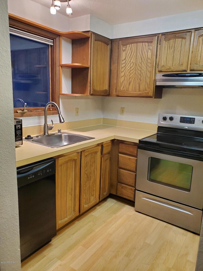 10213 Jamestown Dr unit D306, Anchorage, AK 99507 - photo 3