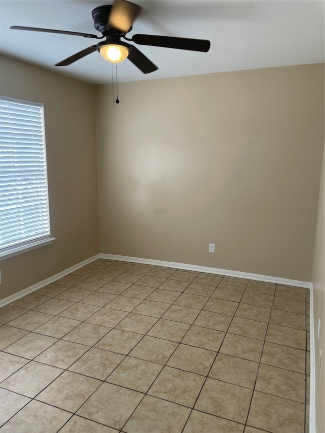 4711 Palisade Dr unit 407, Houston, TX 77048 - photo 2