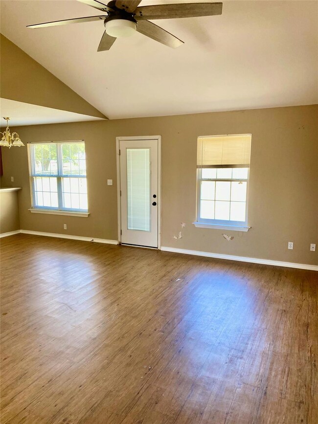 3904 Country Meadows Rd, Granbury, TX 76049 - photo 4