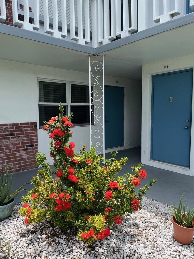 1351 N 12th Ct unit 9A, Hollywood, FL 33019 - photo 3