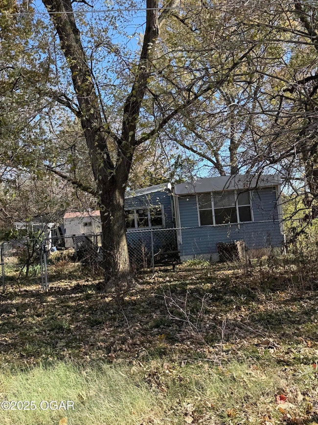 605 N Tennessee Ave, Carterville, MO 64835 - photo 3