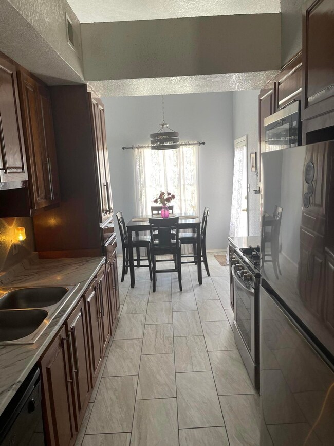 300 Las Colinas Dr, Horizon City, TX 79928 - photo 5