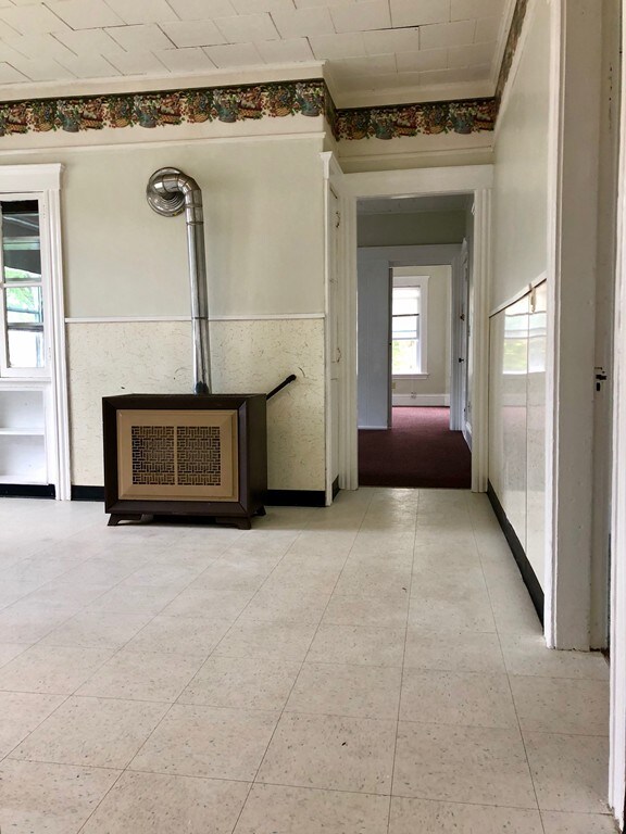 32 Douglas St unit 2, Worcester, MA 01603 - photo 5