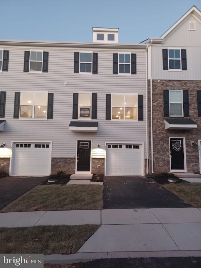 805 Pecan Rd, Spring City, PA 19475 - photo 4