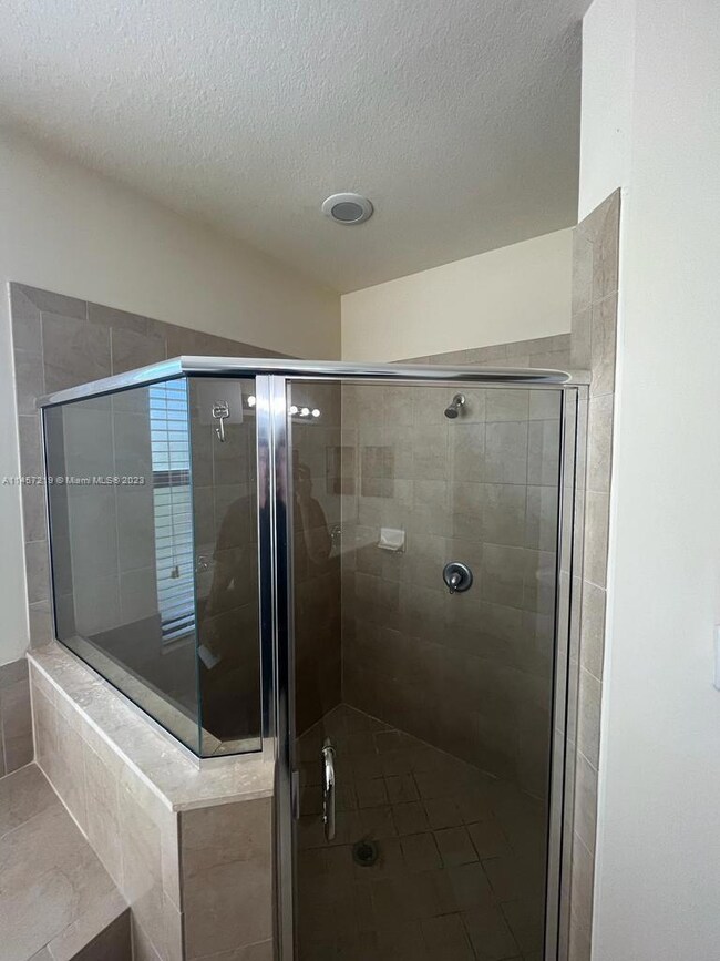 unlisted-address, Hialeah Gardens, FL 33018 - photo 6