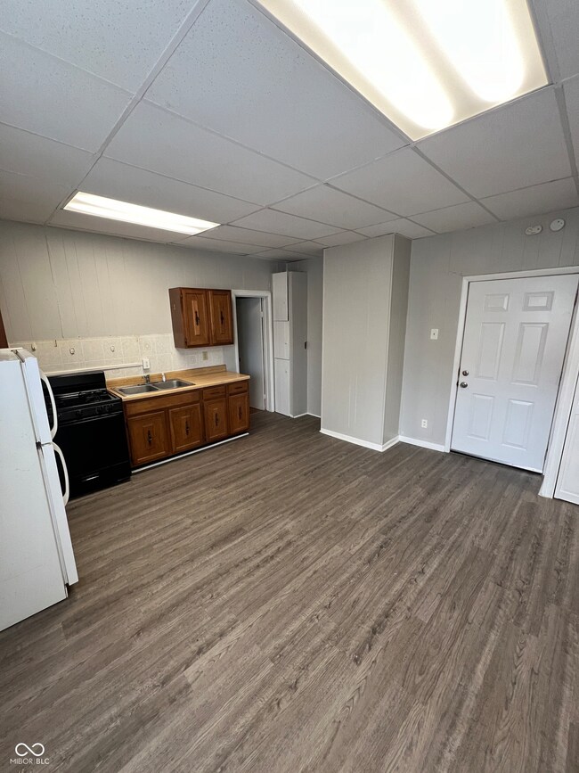 303 2nd St unit 2, Covington, IN 47932 - photo 4