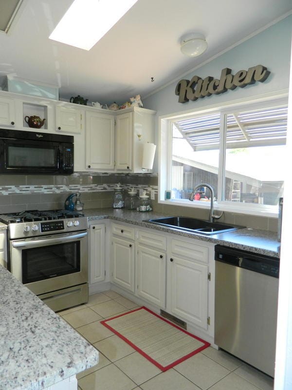 Kitchen w/ Newer Appliances