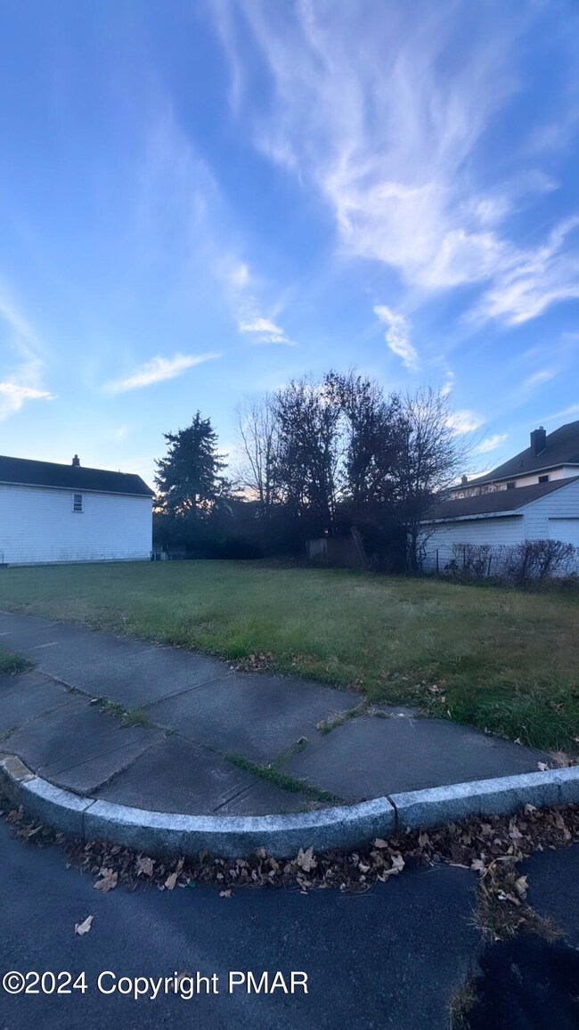 52 Jay St, Wilkes Barre, PA 18705 - photo 2