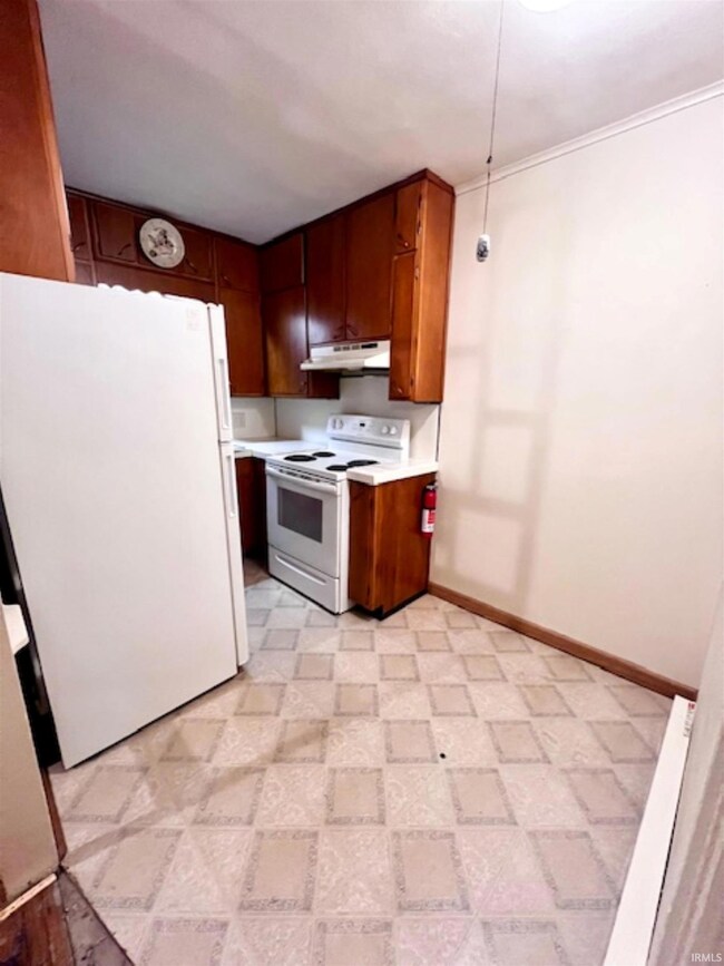 917 W Votaw St, Portland, IN 47371 - photo 6