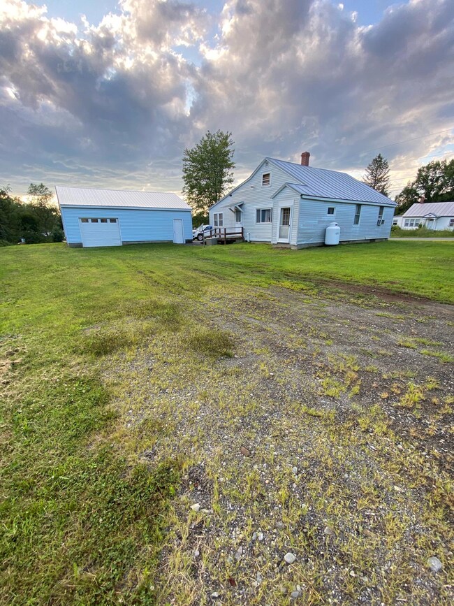 21 Pooler Ave, Skowhegan, ME 04976 - photo 2