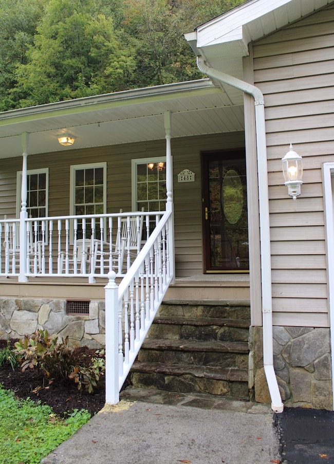 48 Amos Newsome Ln, Virgie, KY 41572 - photo 7