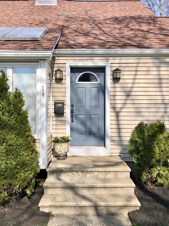 24 Cooper St, West Springfield, MA 01089 - photo 3