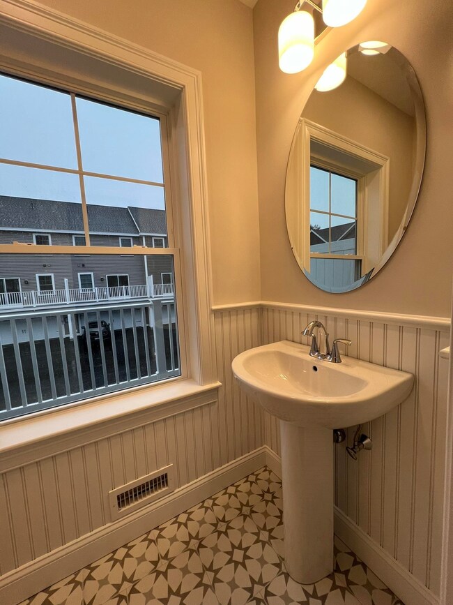 15 Juniper Ln, Portsmouth, NH 03801 - photo 7