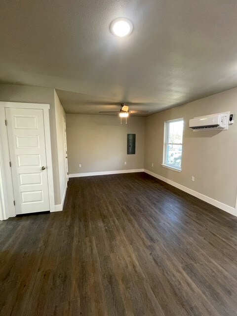 259 N Larmon St, Colcord, OK 74338 - photo 3