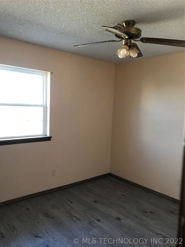 302 W 37th St, Shawnee, OK 74804 - photo 7