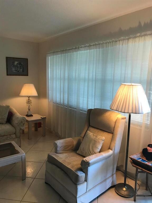 236 Camden J, West Palm Beach, FL 33417 - photo 5