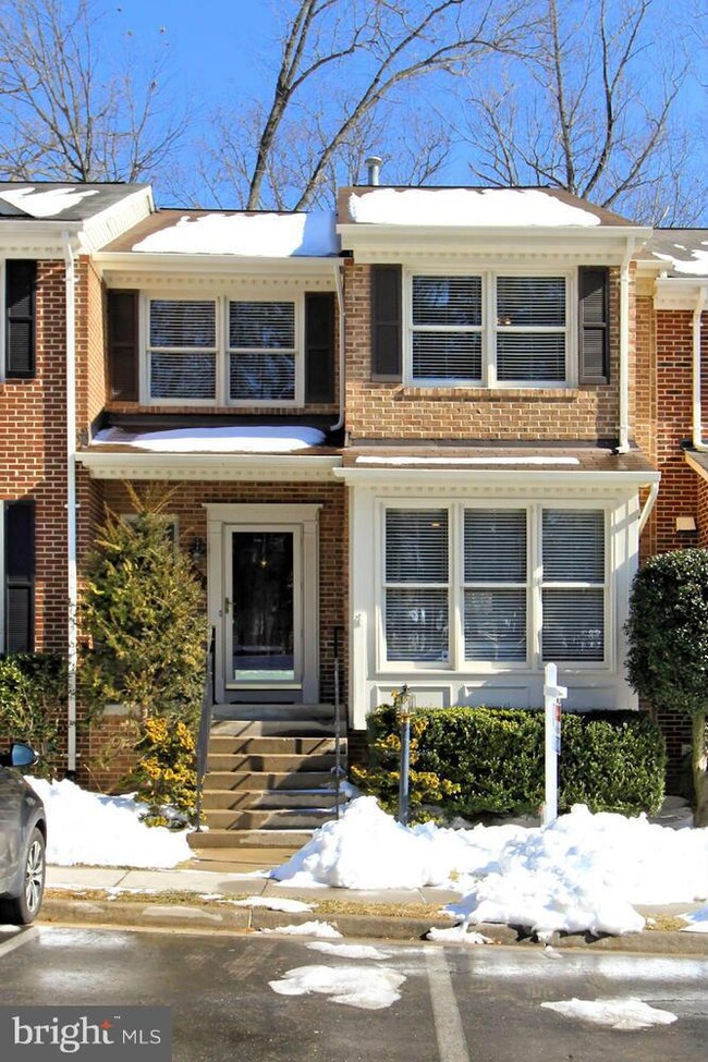 8023 Galla Knoll Cir, Springfield, VA 22153 - photo 2